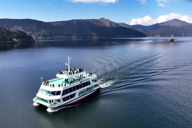 Mt Fuji & Hakone Cruise, Drum Show Bus 1 Day from Tokyo Sta. Area - Riding the Komagatake Ropeway