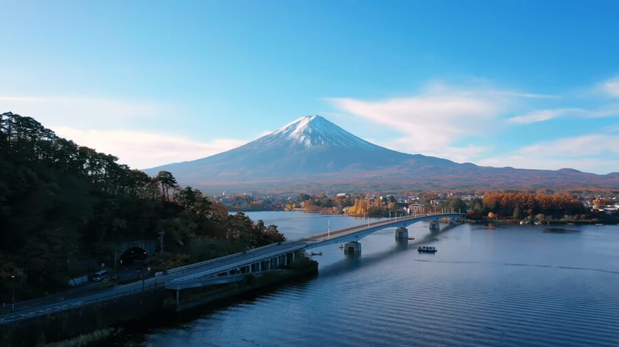 Mt Fuji & Hakone: Sightseeing Private Day Tour with Guide - Oshino Hakkai’s springs and old village setting