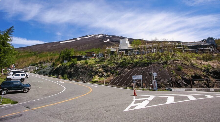 Mt Fuji & Hakone: Sightseeing Private Day Tour with Guide - Lake Yamanaka for a quieter final lake stop