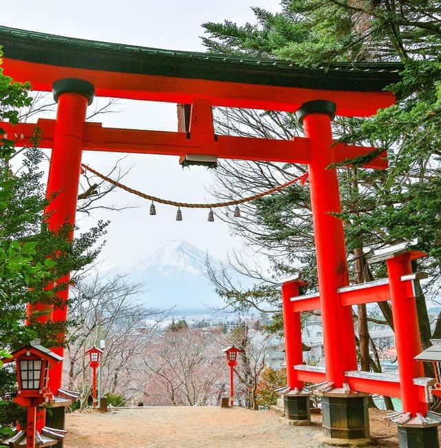 Mt. Fuji Heritage Tour: Traditional Villages, Lakes & Shrine - Weather, crowds, and footwear