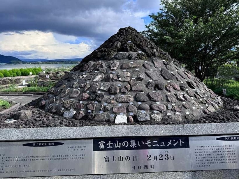 Mt. Fuji Private Tour With Hotel Pick Up From Tokyo - Lake Kawaguchi and Fuji reflections
