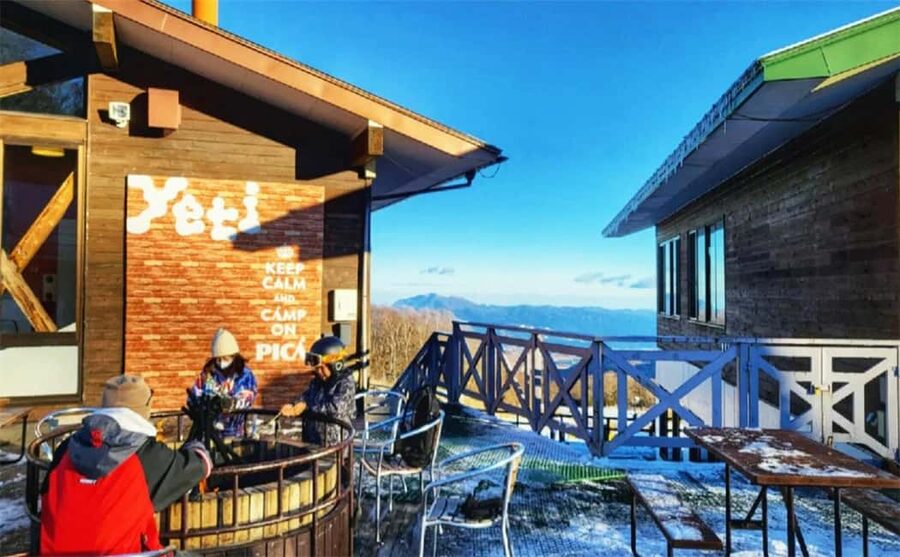 Mt. Fuji Skiing Experience- YETI Ski Resort & Onsen Day Trip - A shared bus tour with uneven guide experiences