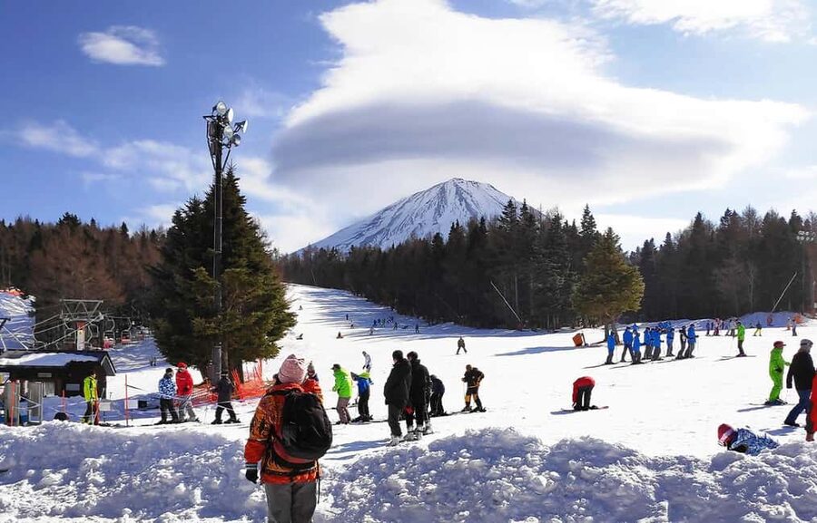 Mt. Fuji Skiing Experience- YETI Ski Resort & Onsen Day Trip - Meeting at Tokyo Station before 7:30 AM