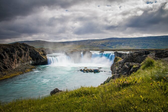 Myvatn Nature Baths & Goðafoss Waterfall Akureyri Shore Excursion - Guides, buses, and group size