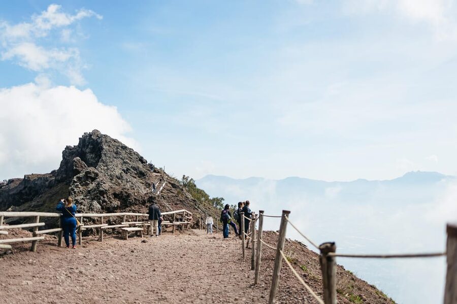 Naples: Pompeii and Mt. Vesuvius with Lunch and Wine Tasting - Lunch and wine on the slopes of Vesuvius