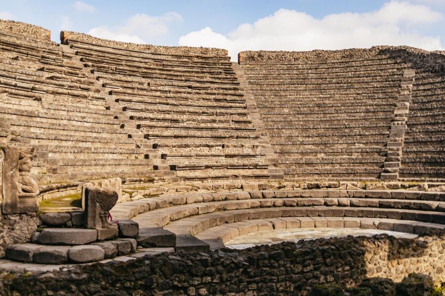 Naples: Pompeii and Mt. Vesuvius with Lunch and Wine Tasting - Who should book this tour?