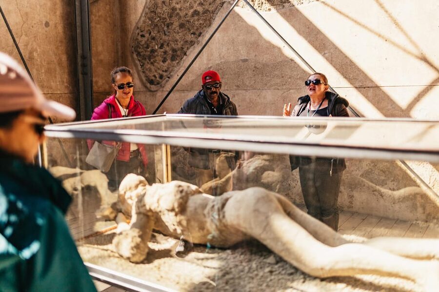 Naples: Pompeii and Mt. Vesuvius with Lunch and Wine Tasting - Pompeii: two focused hours among the ruins