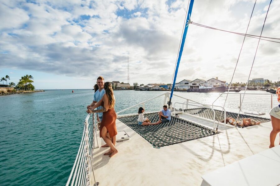 Oahu: Diamond Head Cruise with Drinks & Appetizers - What arrives in the bento-style dinner