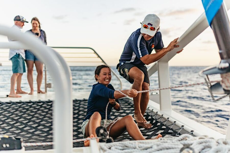 Oahu: Diamond Head Cruise with Drinks & Appetizers - What to bring and how to plan the evening