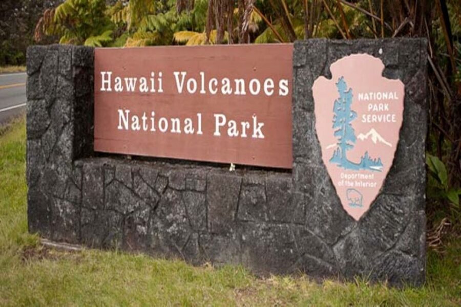 Oahu to Big Island Volcanoes National Park Adventure Tour - Starting in Hilo: black sand, banyans, and bay views
