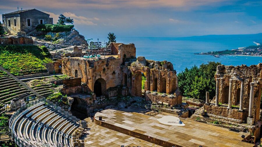 Palermo/Cefalù: Mount Etna and Taormina Day Trip - A private driver, not a private guide