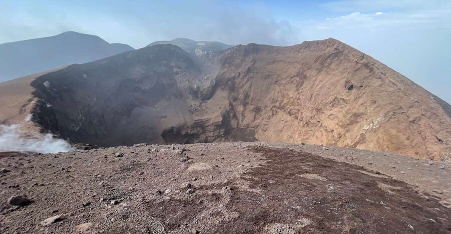 Piano Provenzana: Mount Etna Hiking Trip to 3,380 Meters - Hiking 470 meters to the Central Crater