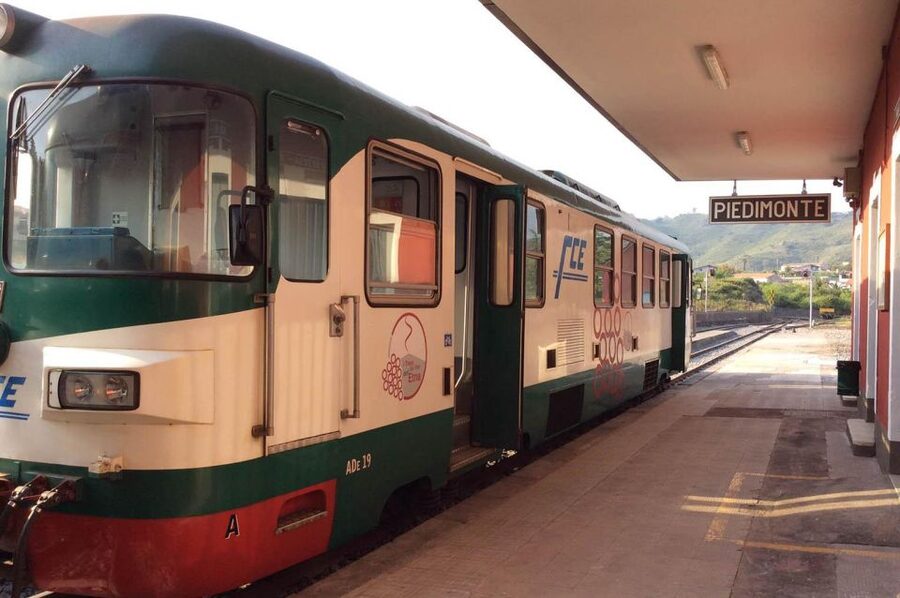 Piedimonte Etneo: Etna Wine Train Tour & Sicily Wine tasting - The 9:18 train toward Randazzo