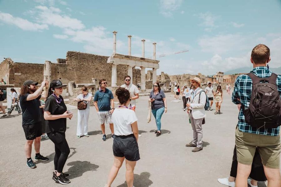 Pompeii and Mount Vesuvius excursion from Naples - The break between the volcano and Pompeii