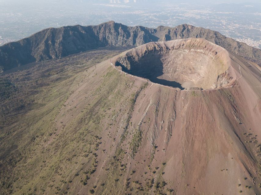 Pompeii: Day Tour of Pompeii and Vesuvius with Bus Transfer - The break between the ruins and the volcano