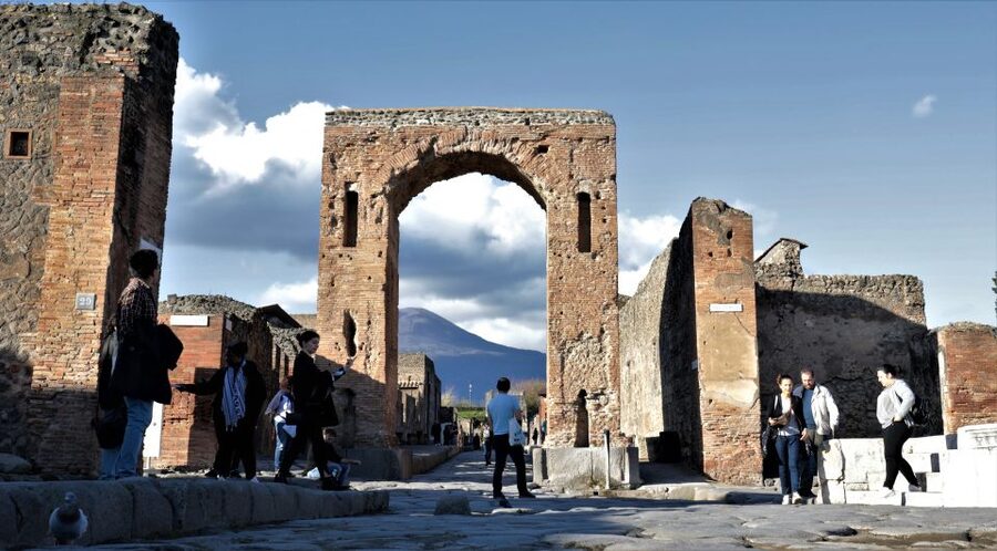 Pompeii: Day Tour of Pompeii and Vesuvius with Bus Transfer - Walking to the Gran Cono crater