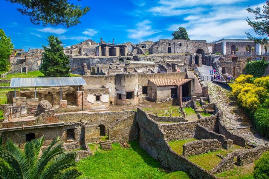 Pompeii: Day Tour of Pompeii and Vesuvius with Bus Transfer - Timing, weather, and physical effort