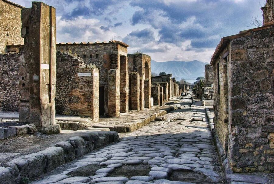 Pompeii: Day Tour of Pompeii and Vesuvius with Bus Transfer - What the Pompeii visit covers, and what it leaves out