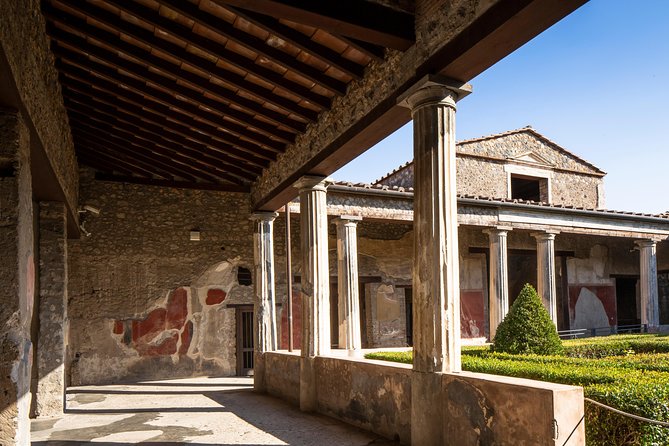Pompeii & Mt.Vesuvius Day Tour from Naples with Pizza Lunch - Arriving at Pompeii and entering the ancient city