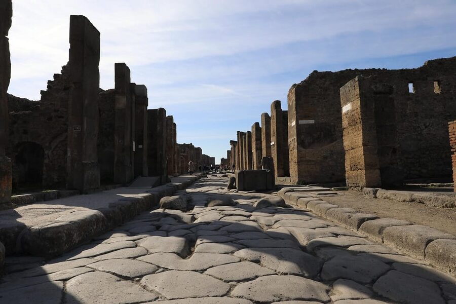 Pompeii & Vesuvius - Free Time for Lunch Before the Volcano