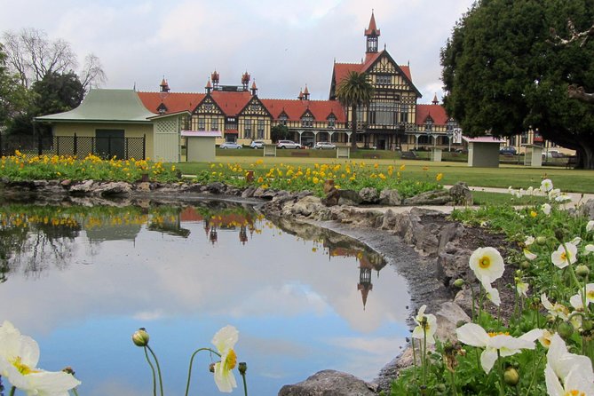 Private 3 Days Tour From Auckland: Hobbiton, Hamilton, Rotorua & Waitomo Caves - Key points at a glance