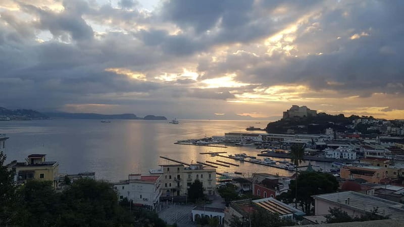 Private car tour among the treasures of the Campi Flegrei in Naples - What the private format adds