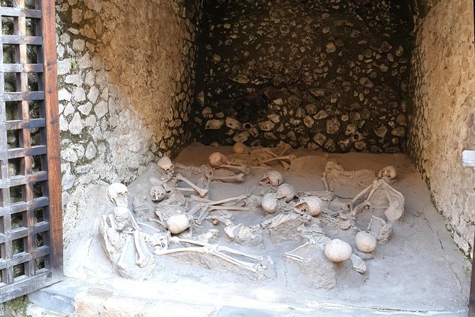 Private Day Tour to Vesuvius, Herculaneum & Pompeii with Pick Up - Herculaneum offers a closer look