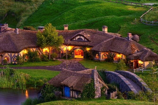 Private Driver Hire – Full-Day Touring-Auckland/Rotorua/Hamilton - Taupō, Huka Falls, and the Geothermal Stops