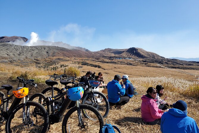 Private E-MTB guided cycling around Mt. Aso volcano & grasslands - Kusasenrigahama and the broad return views