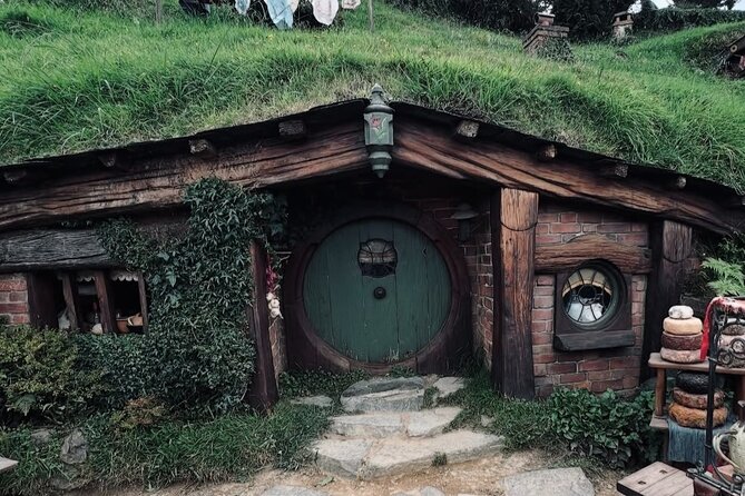 Private Hobbiton Movie Set and Rotorua Day Trip from Auckland - Food, comfort, and pacing