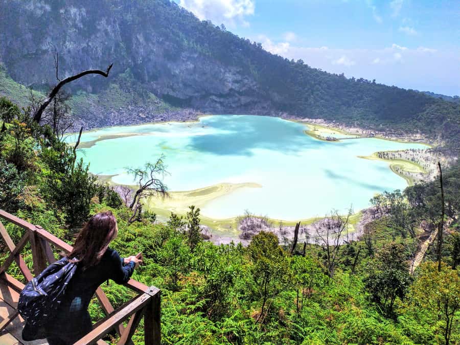 Private: Kawah Putih,Volcano,HotSpring,Mud Bathing,Lake Tour - Glamping Lakeside and the ship-shaped lunch stop