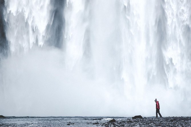 Private South Coast Fire and Ice: Glacier viewpoint & Lava Show - Skogafoss gives the day a strong start