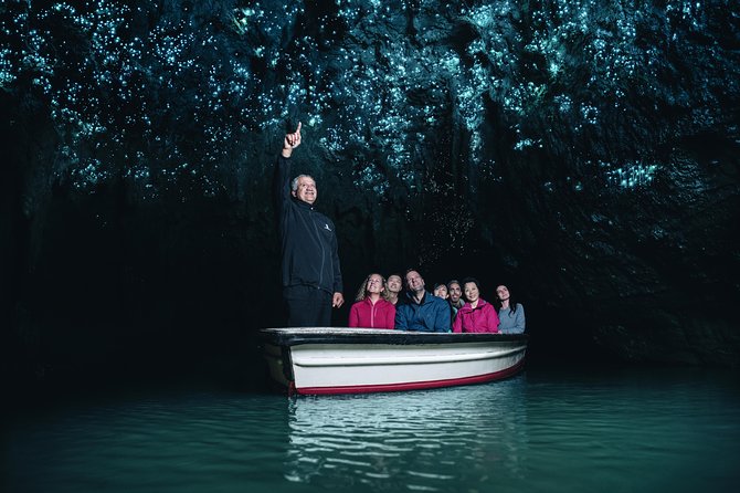 Private Tour From Auckland to Rotorua & Waitomo Glowworm Caves, Small group - The 6:00 am start from Auckland