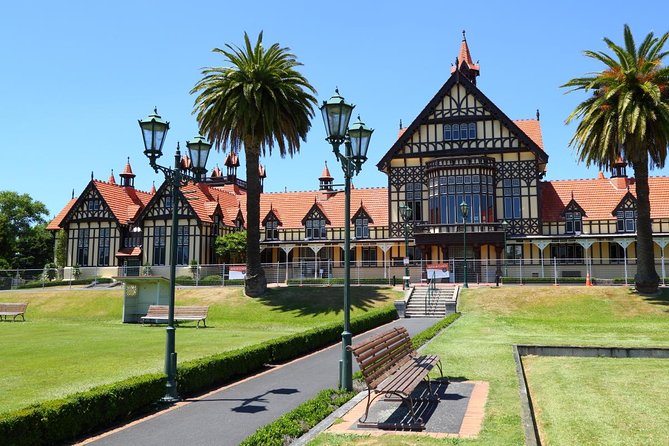 Private Tour From Auckland to Rotorua & Waitomo Glowworm Caves, Small group - Is $1,675.55 good value for two?