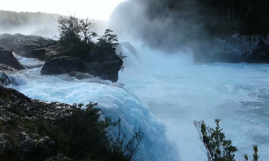 Puerto Varas: Osorno Volcano, Petrohue Falls Full-day Trip - The lakeside drive to Ensenada