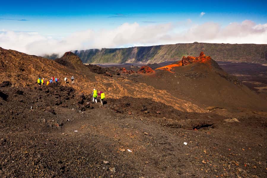 Réunion: Piton de la Fournaise Guided Volcano Hike - Climbing toward La Soufrière and the crater rim