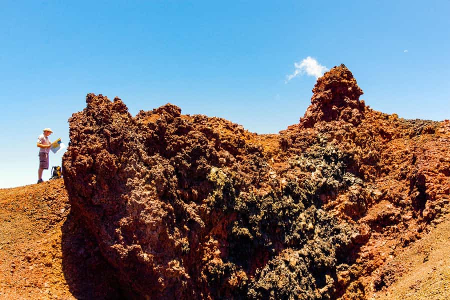 Réunion: Piton de la Fournaise Volcano off trail Hike - The climb toward Bory and Dolomieu