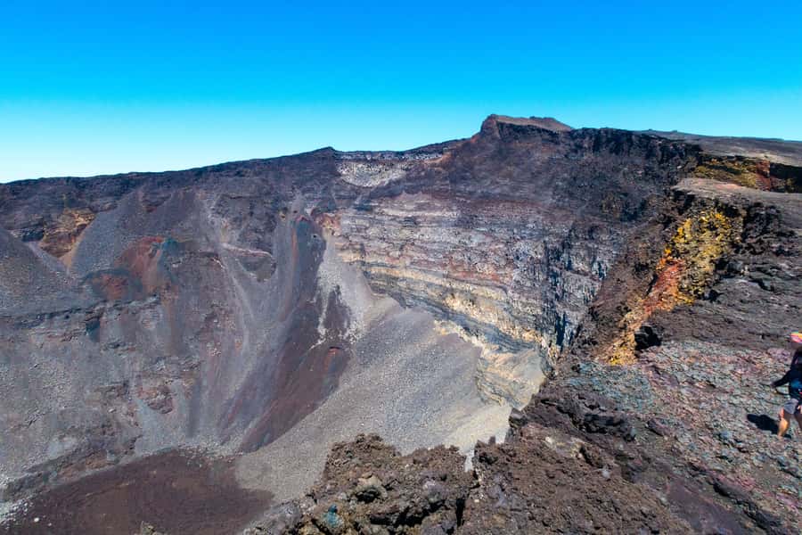Réunion: Piton de la Fournaise Volcano off trail Hike - What happens if the enclosure is closed