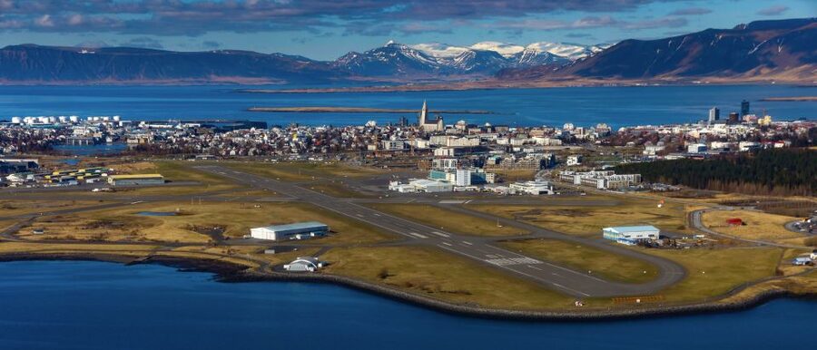 Reykjanes: Fagradalsfjall Eruption Helicopter Tour - Why a six-person helicopter makes a difference