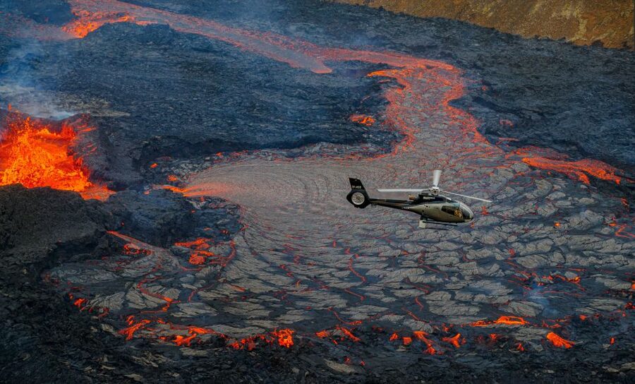 Reykjanes: Fagradalsfjall Eruption Helicopter Tour - What happens during the 30 to 35 minute flight