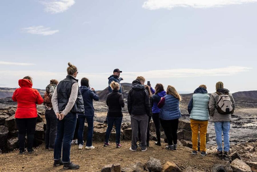 Reykjanes Peninsula: Super Jeep Volcano Shuttle Tour - Sundhnúkagígar and the newer black lava