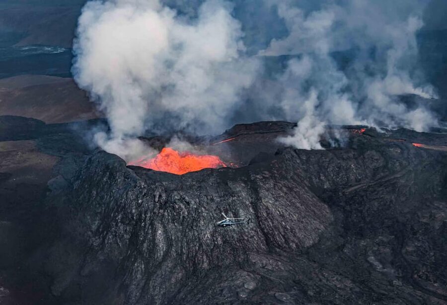 Reykjavik: 45-Minute Volcano Sightseeing Helicopter Tour - Why this helicopter flight is different from a ground visit