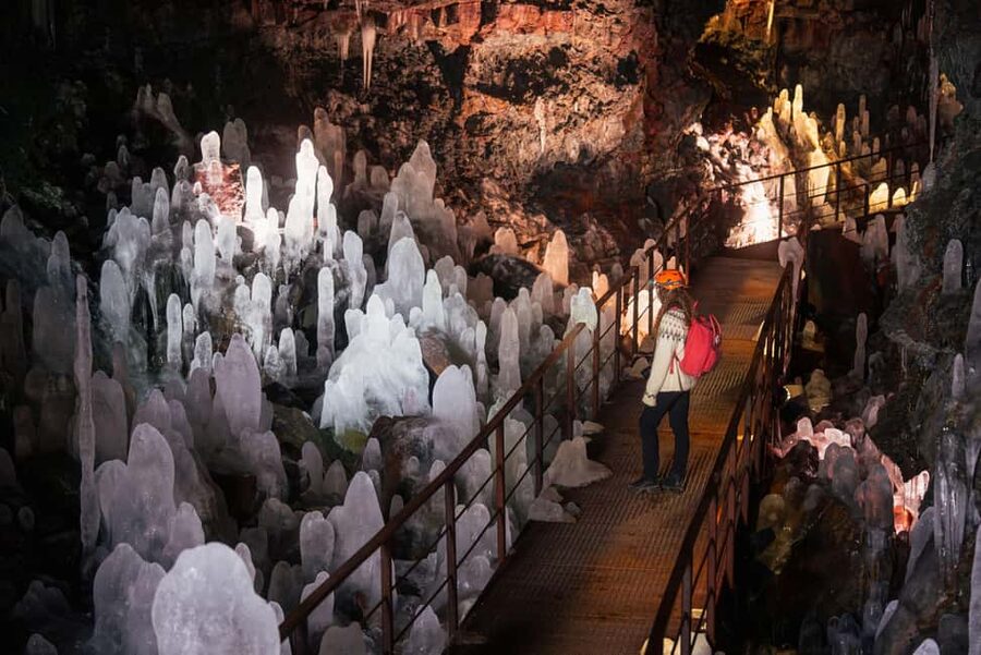 Reykjavik: Evening Lava Tunnel and Northern Lights Hunt - Key points to know before booking