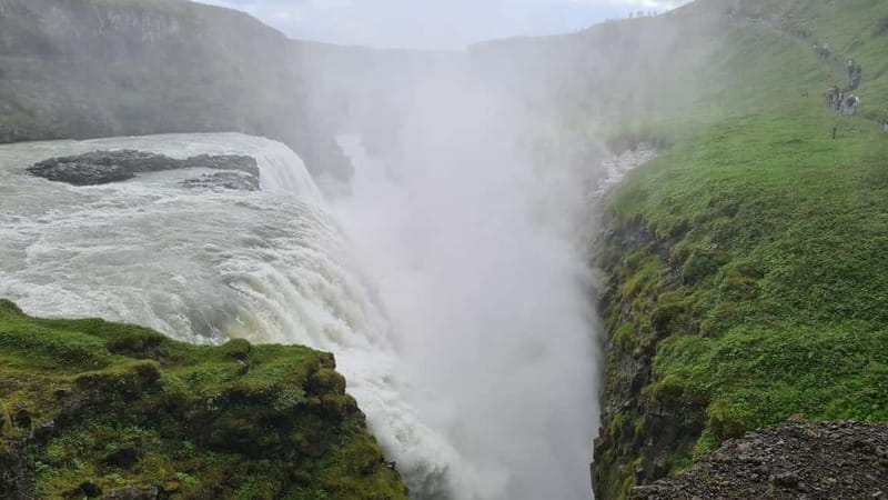 Reykjavík: Golden Circle, 2 Geysers & Geothermal Bakery Tour - Gullfoss: the Golden Circle’s big dramatic moment