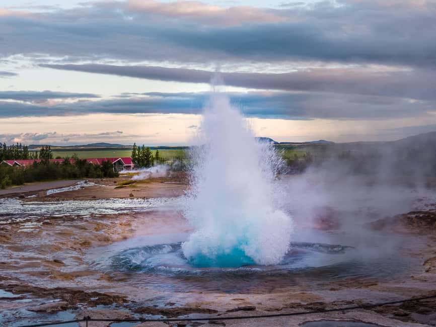 Reykjavik: Golden Circle tour, Crater & Icelandic Horses - The horse photo stop adds a quieter Icelandic moment