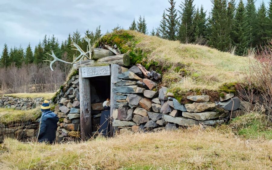 Reykjavik: Lava Cave, Hot Springs, Horses & Waterfalls Tour - Hraunfossar and Barnafoss: the scenic centerpiece