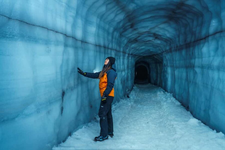 Reykjavik: Silver Circle + Ice Tunnel, Baths, or Lava Cave - Meeting Icelandic Horses in Reykholt