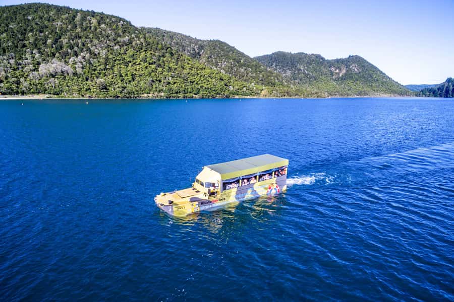 Rotorua City and Lakes Duck Tour - Heading toward the lake district
