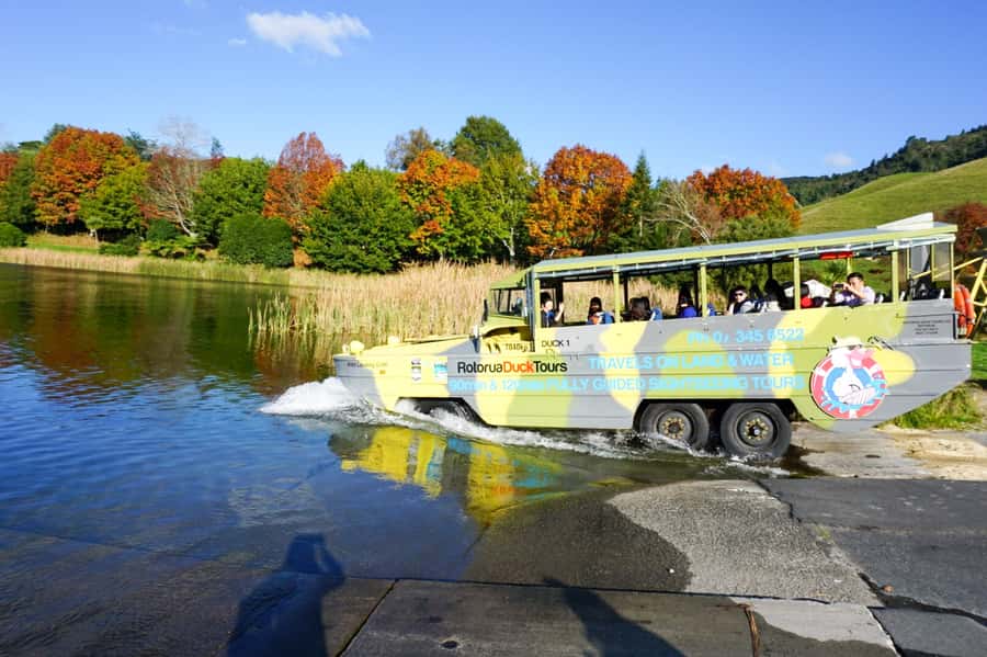 Rotorua City and Lakes Duck Tour - Splashing into Lake Tikitapu