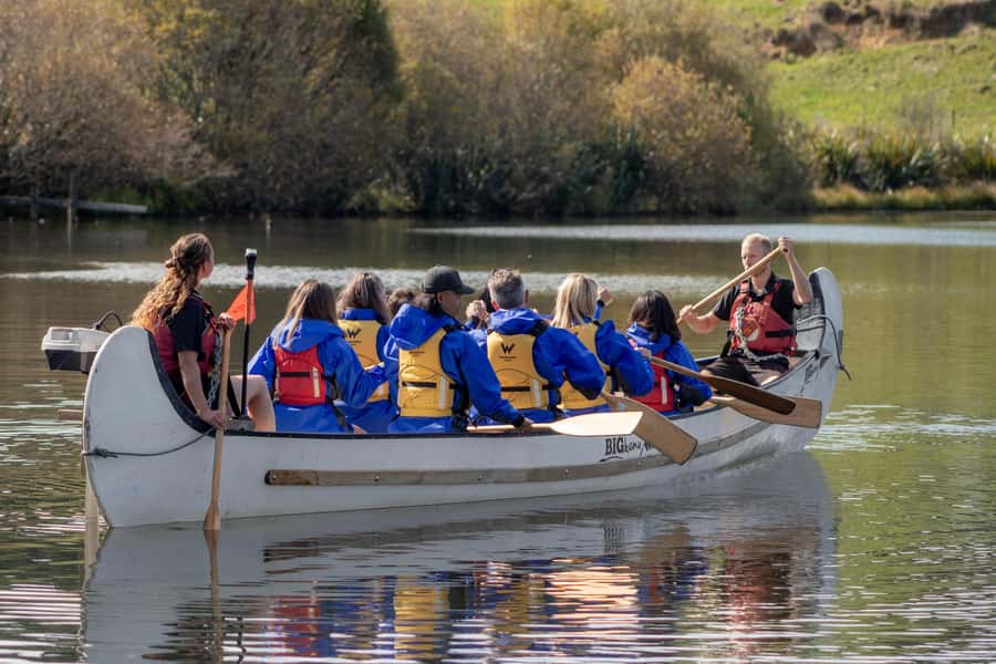 Rotorua: Evening Big Kanu Starlight Tour - Paddling Lake Rotoiti as the light fades